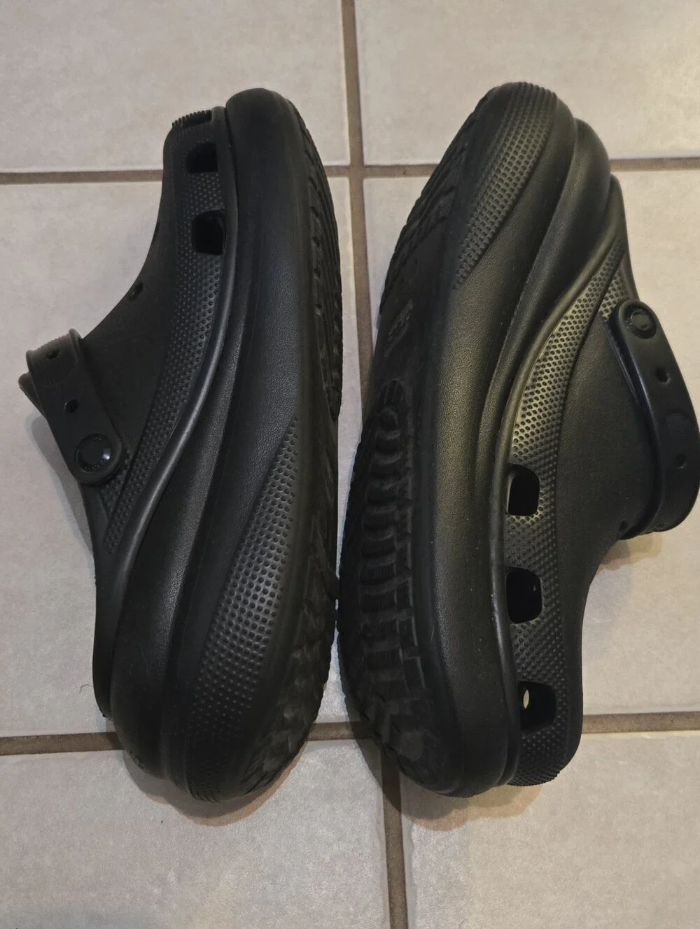 CROCS Classic Clog in Black - Men’s Slip-On Sandals